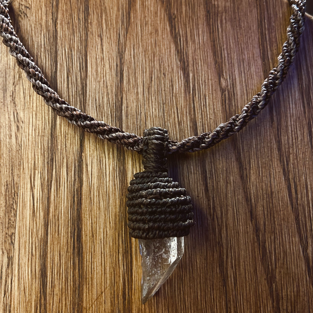 Collar "VÖRDR" cuarzo
